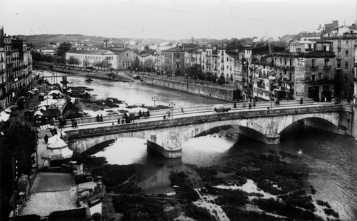 El llit de l'Onyar, sense la Pla&ccedil;a Catalunya