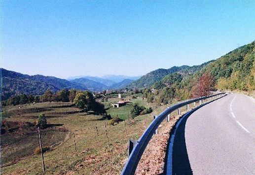 Vallfogona des de la carretera del Coll de Canes (Foto: Miquel Par&eacute;s)