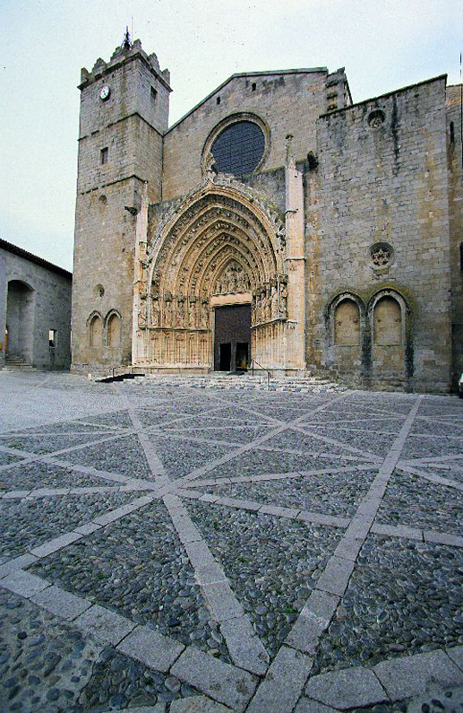 La catedral de Castell&oacute; d'Emp&uacute;ries (Foto: Jordi Gallego)
