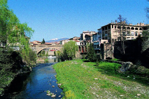 El Freser al seu pas per Ripoll (Foto: Miquel Par&eacute;s)