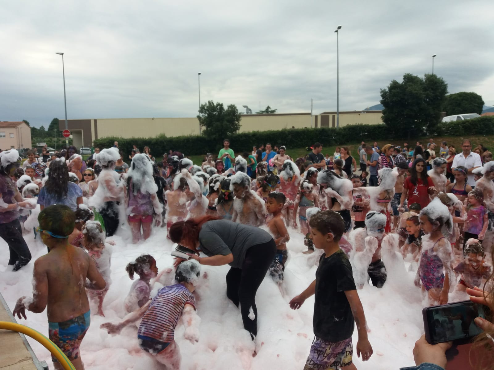 Associació Juvenil Salsa Jove-Festa de l'espuma