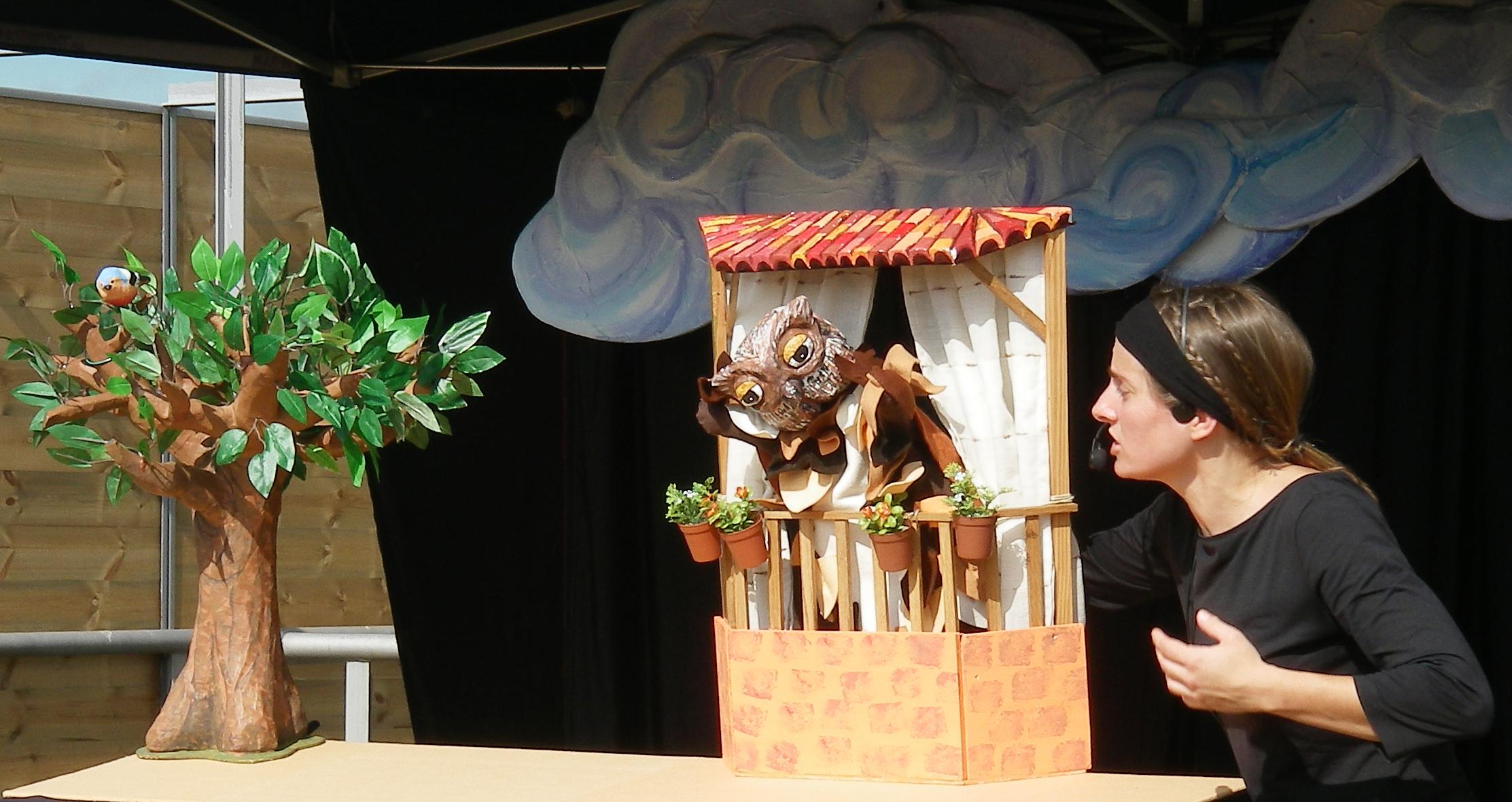Alma i la Mar de Contes-Contes d'ocells dins d'un cistell
