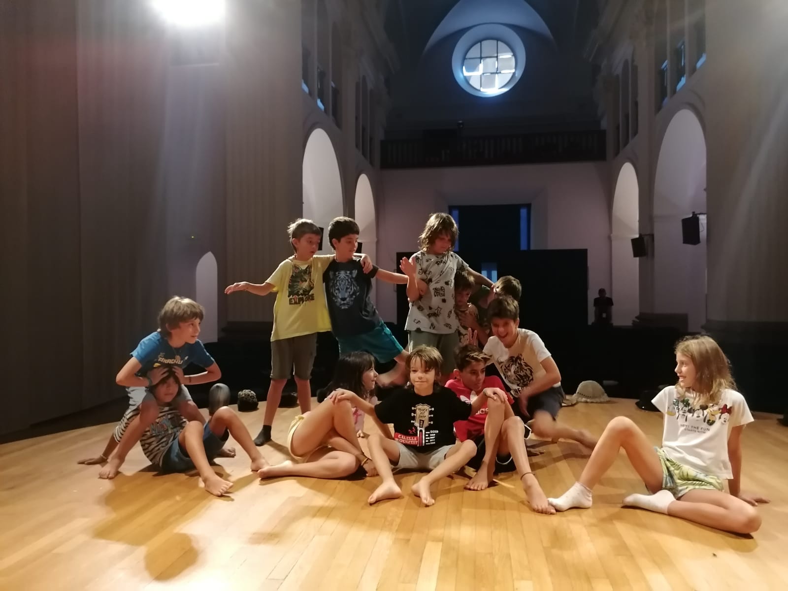 Teatre de Contacte-Tants caps, tants barrets. Tallers de teatre per a infants i adolescents 