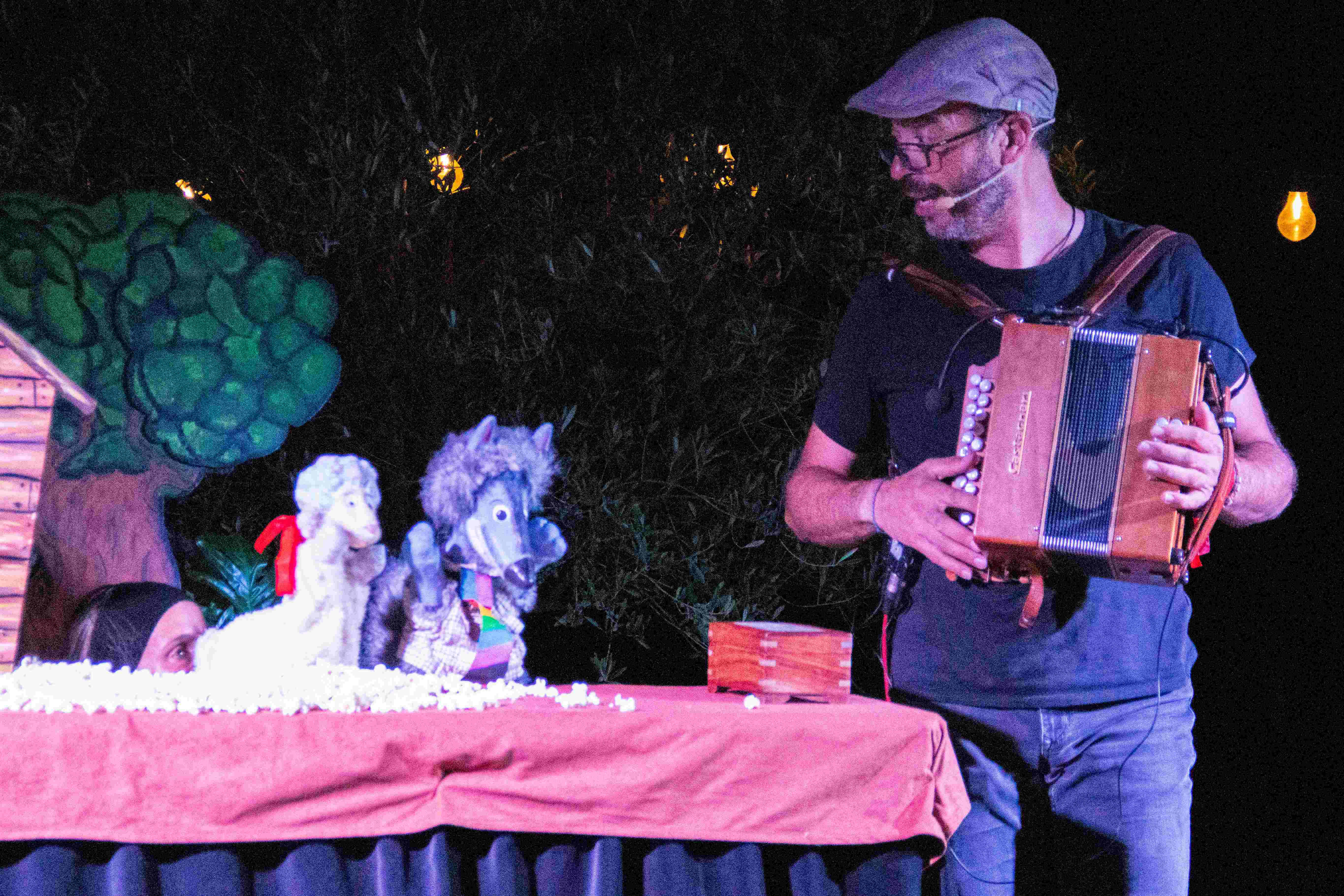 Alma i la Mar de Contes-Els embolics d'un llop vegetarià