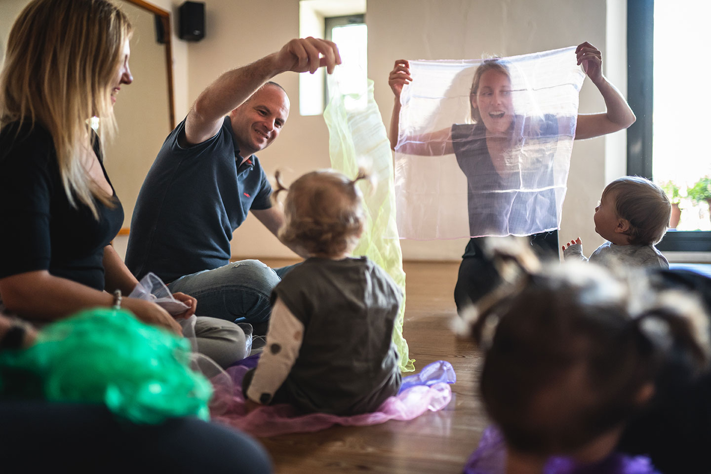 Creixent amb Art -Taller d'expressió corporal en família (per a nadons)