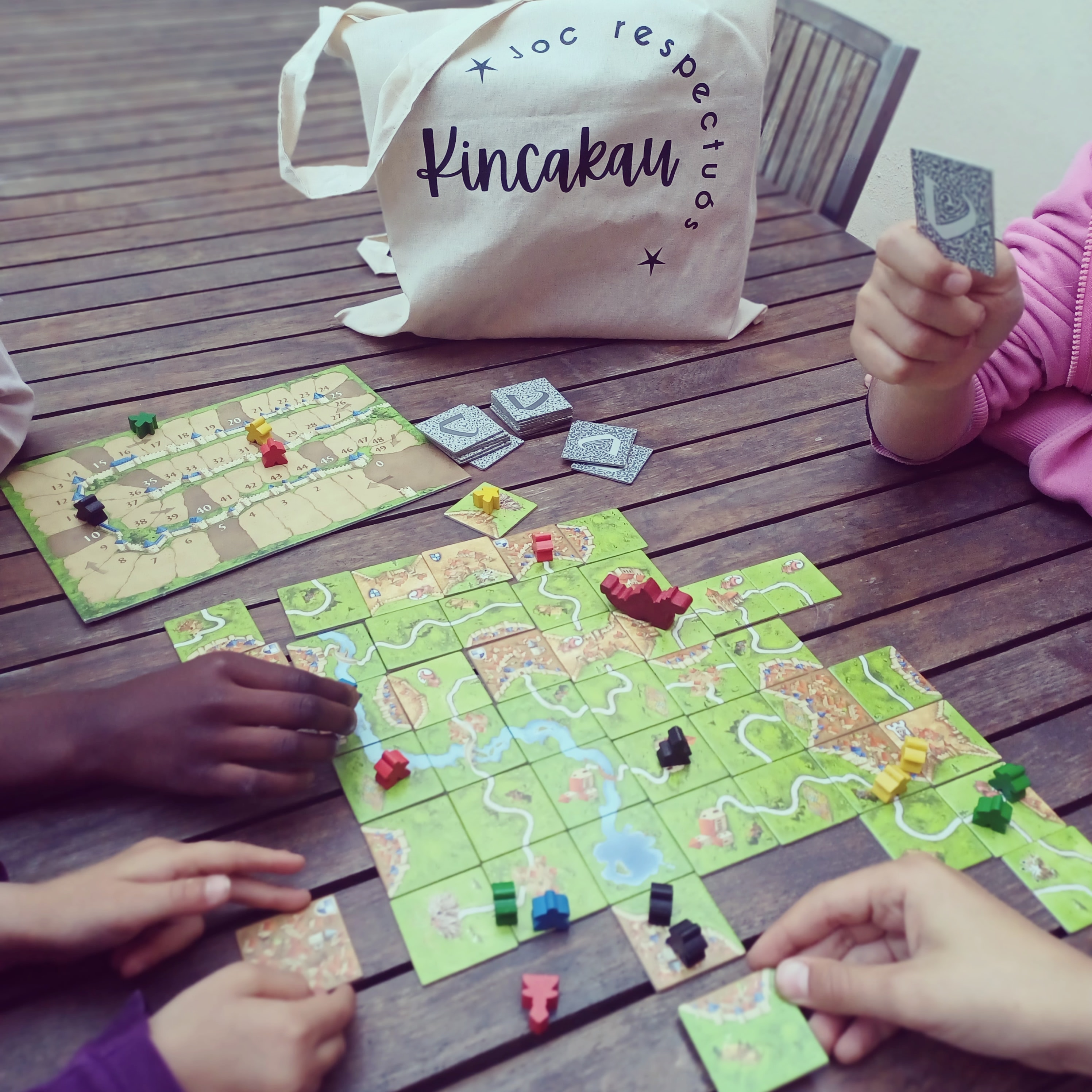Kincakau-Sessions juganeres. Espai de jocs de taula moderns
