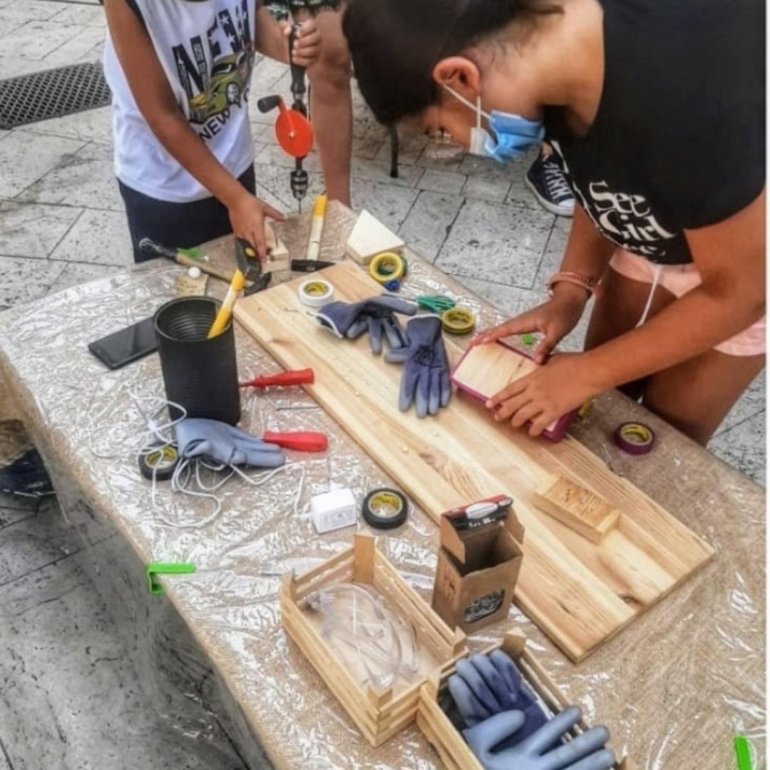 Imaginari-Tinkering