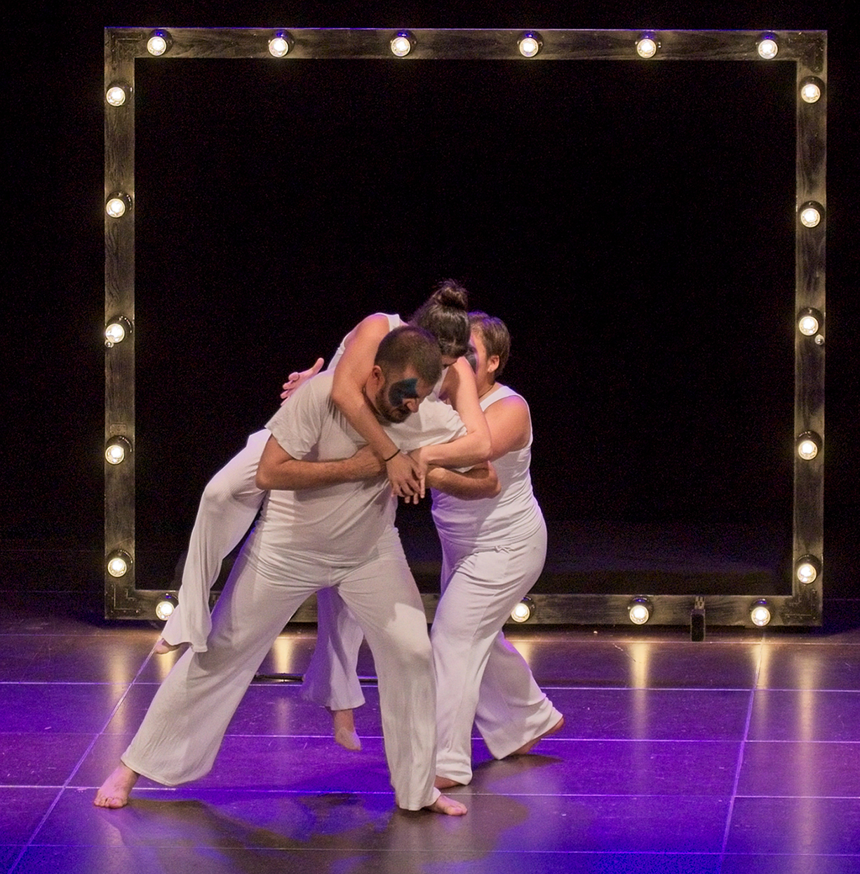 Increixendo, Grup de Teatre-Senzillament, nua