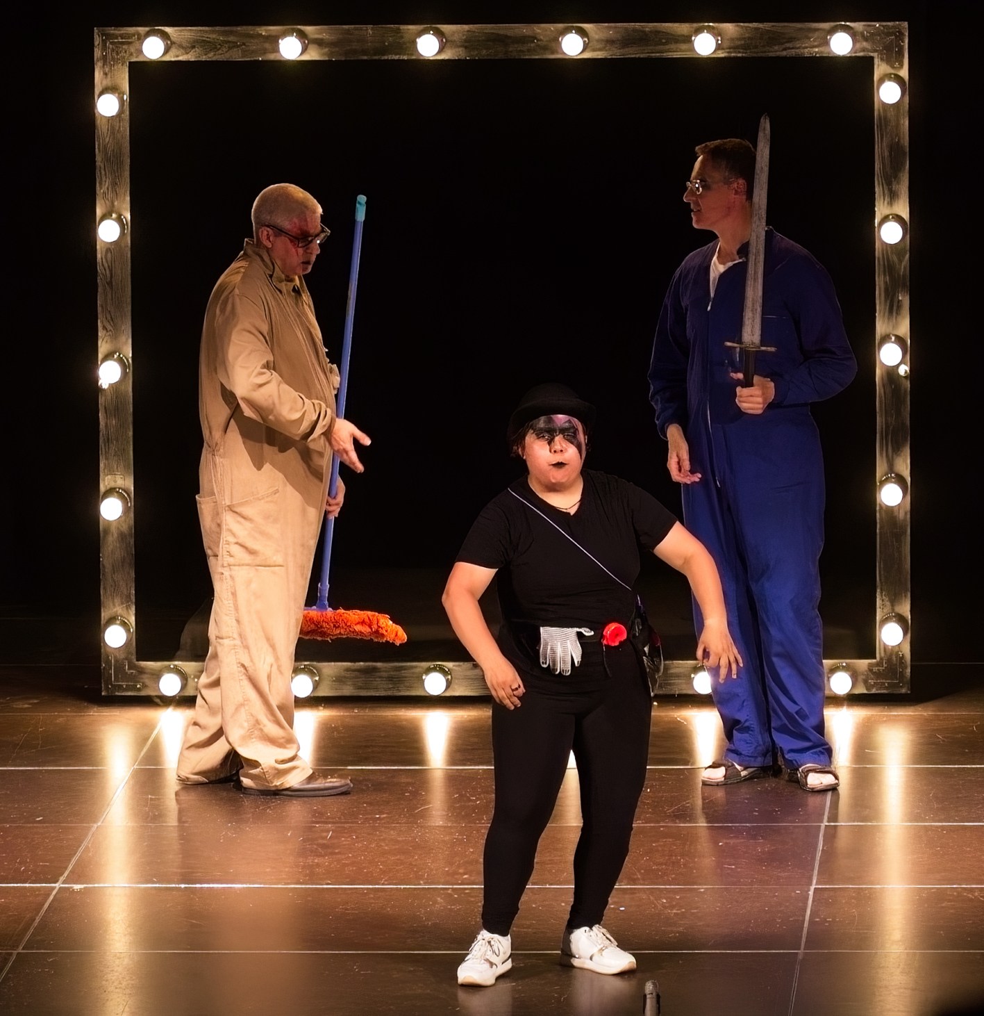 Increixendo, Grup de Teatre-Senzillament, nua