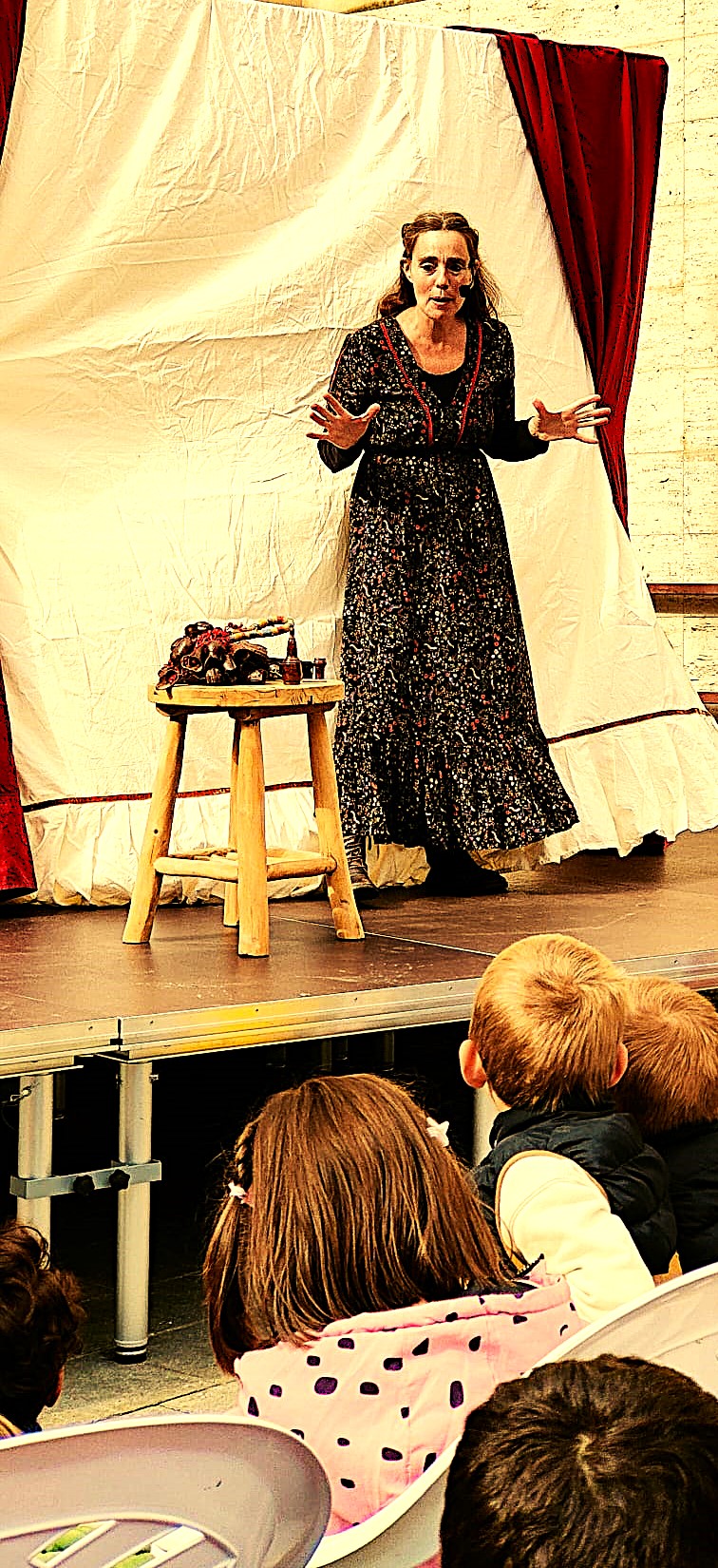 Tulasi Teatre-Va de valentes i de valents. Contes per Sant Jordi