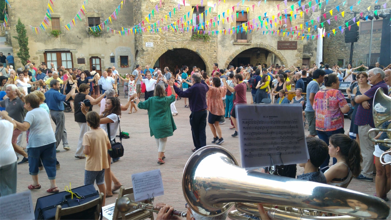 Cobla La Principal de Banyoles-Audicions de sardanes, oficis, cercaviles i balls vuitcentistes