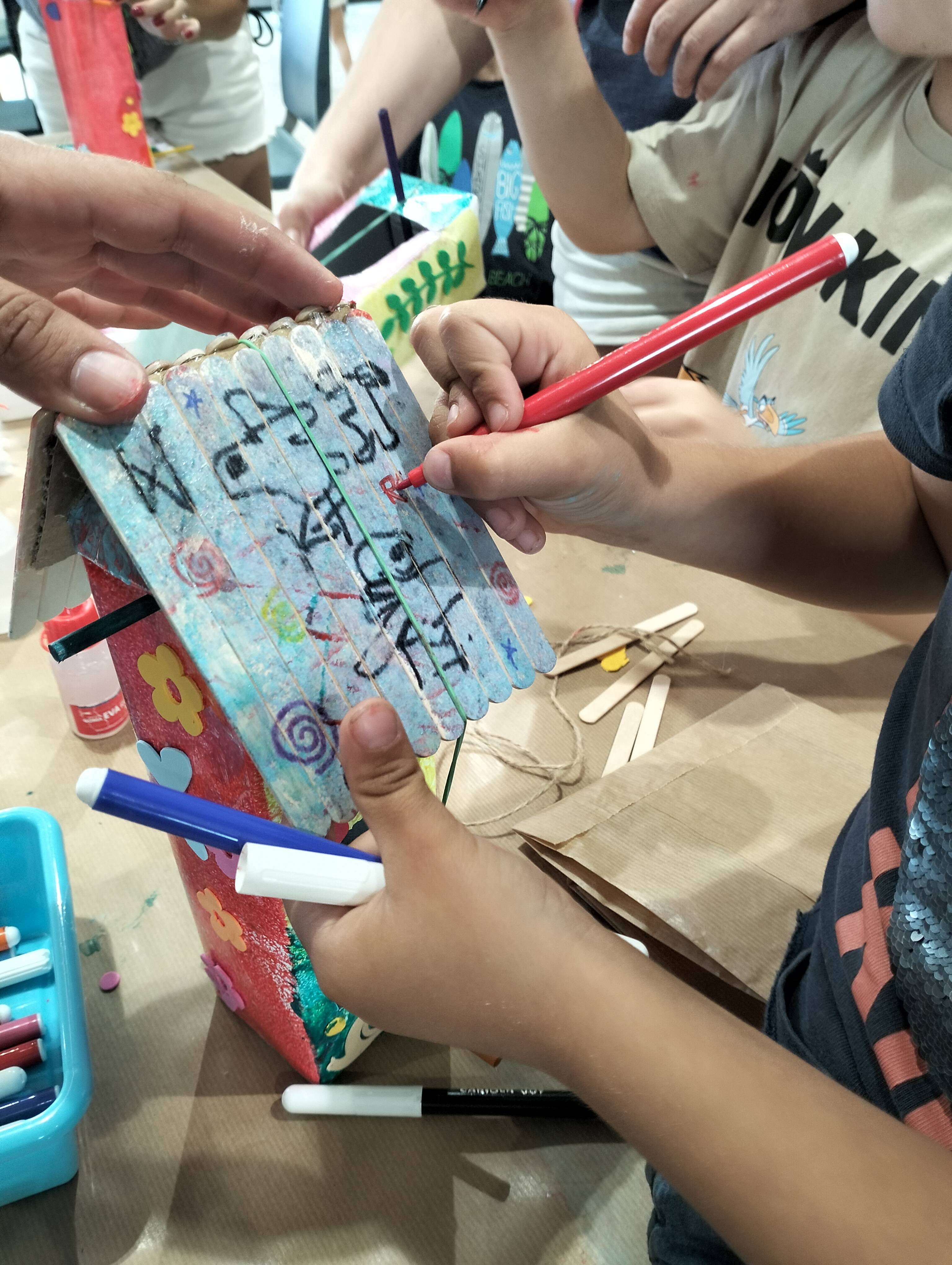 Krea-kreatiu-Taller educatiu i creatiu: menjadora per ocells