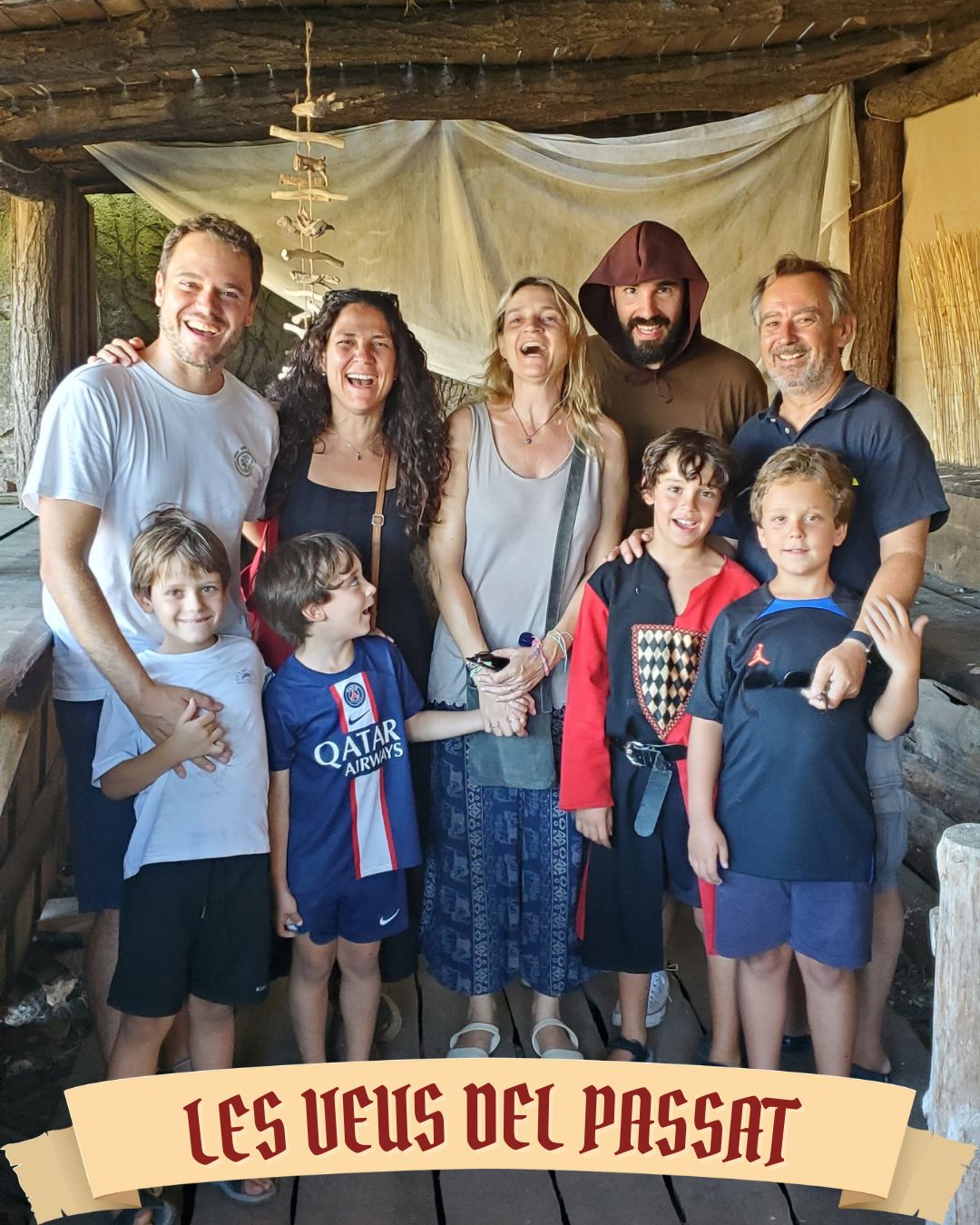 Customazed, Escapes & Stories-Les veus del passat