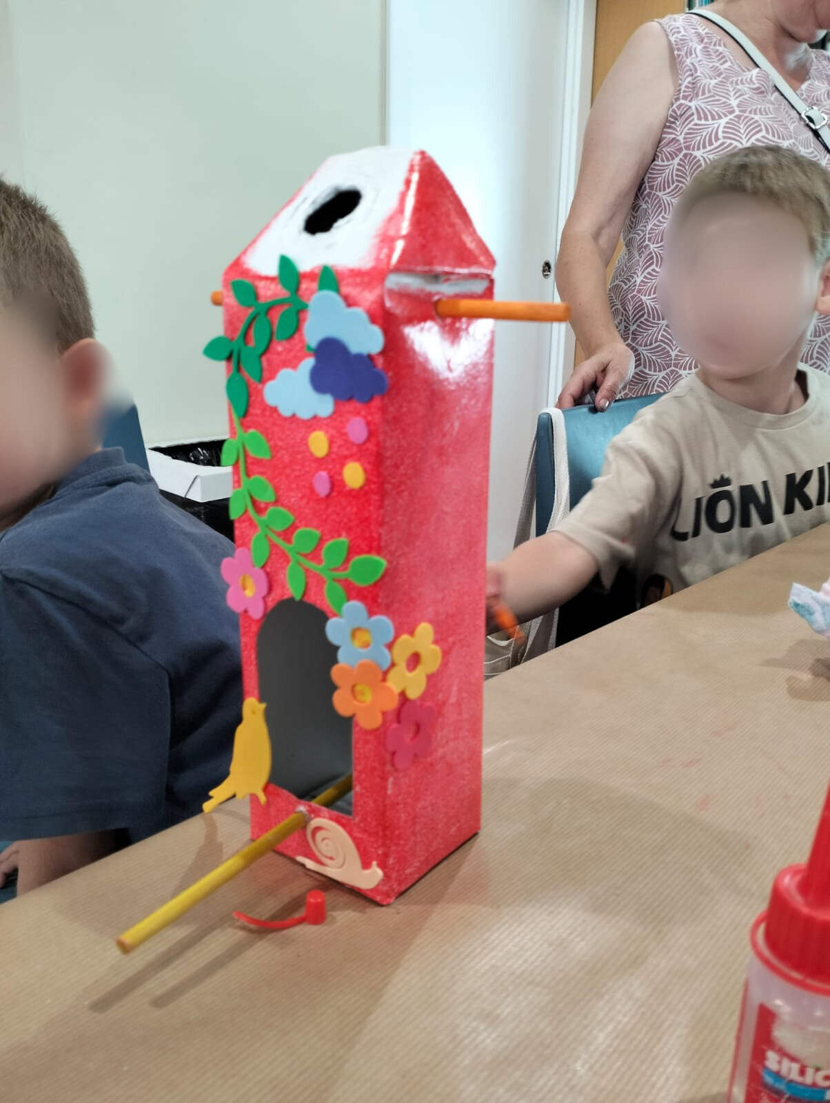 Krea-kreatiu-Taller educatiu i creatiu: menjadora per ocells