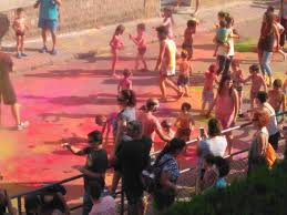 Associació Juvenil Salsa Jove-Gimcana bruta de colors i xeringues 