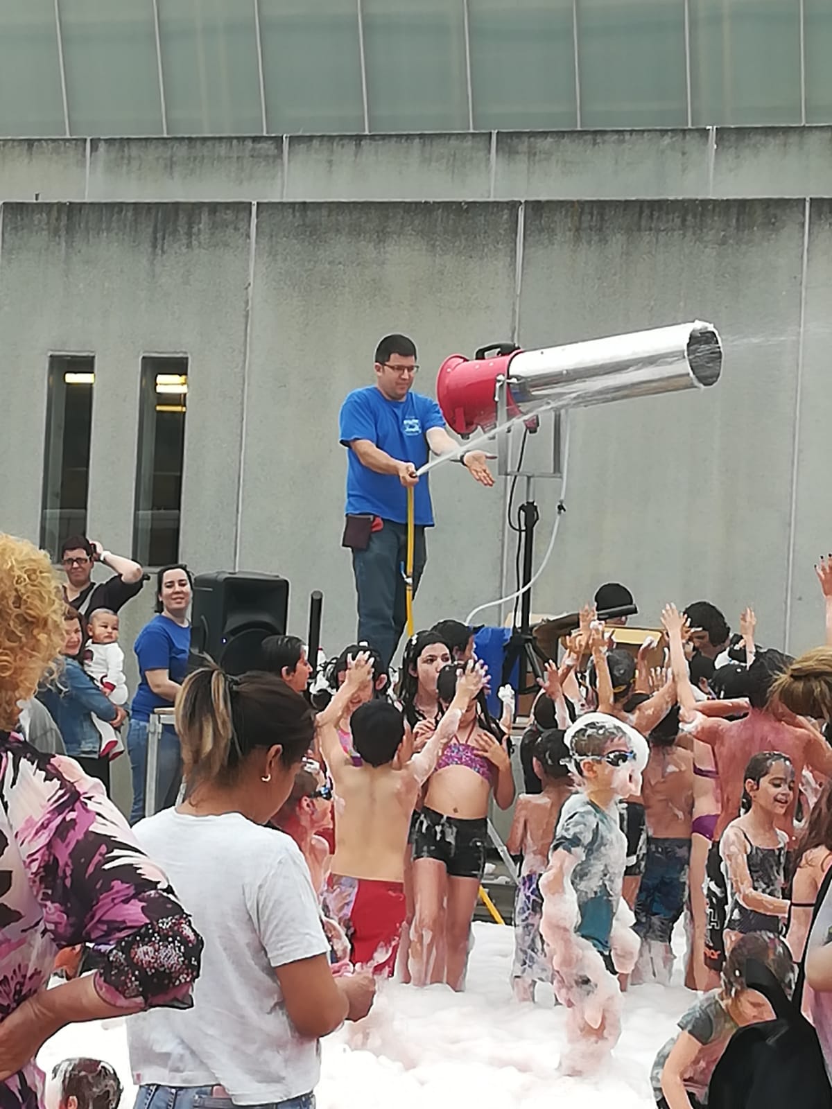 Associació Juvenil Salsa Jove-Festa de l'espuma