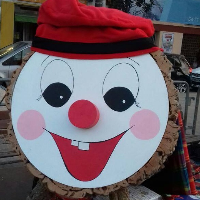 Associació Juvenil Salsa Jove-Tió de Nadal fix i itinerant