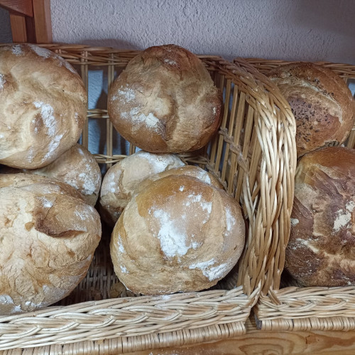 Pà cuit amb llenya