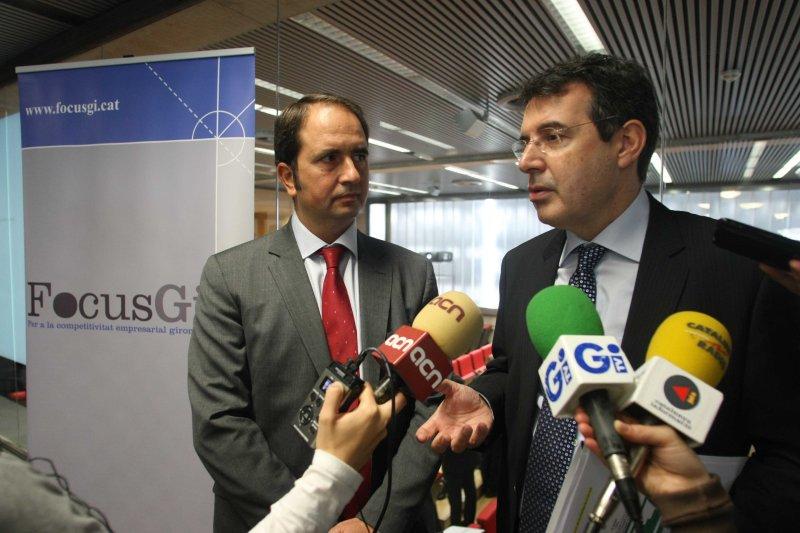 Foto : El vicepresident i diputat de l'Àrea de Règim Econòmic i Noves Tecnologies de la Diputació, Miquel Noguer, i el presiden