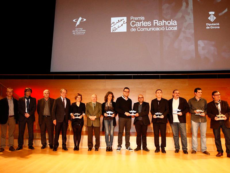 Foto : Foto de grup del guanyadors dels V Premis Carles Rahola de Comunicaci&oacute; Local: FOTOS: PERE DURAN