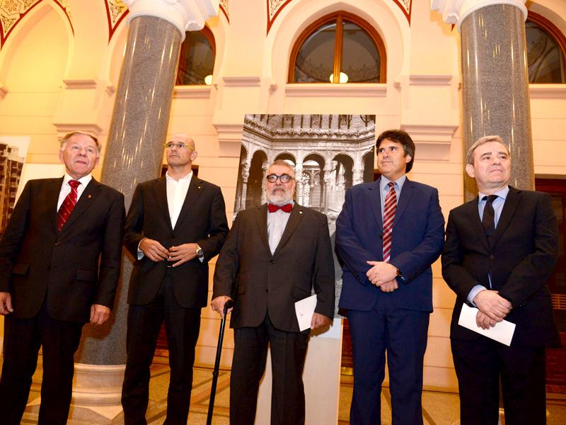 Foto : D'esquerra a dreta:&nbsp;Ivo Kom&scaron;i¿, alcalde de Sarajevo;&nbsp;Ra&uuml;l Romeva, conseller d&rsquo;Afers Exter