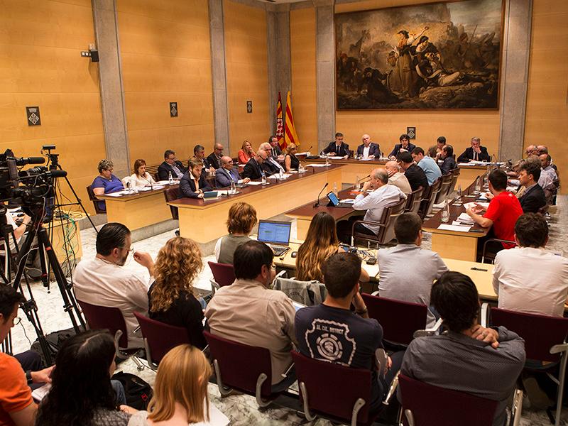 Foto : El Ple aprova destinar 19,2 milions d'euros als ens locals