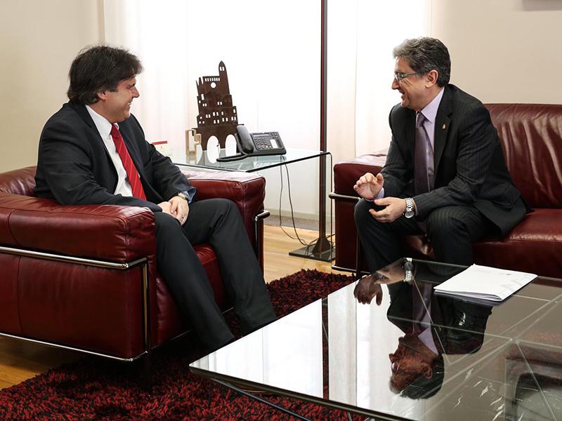 Foto : Pere Vila es reuneix amb el delegat del Govern espanyol a Catalunya, Enric Millo