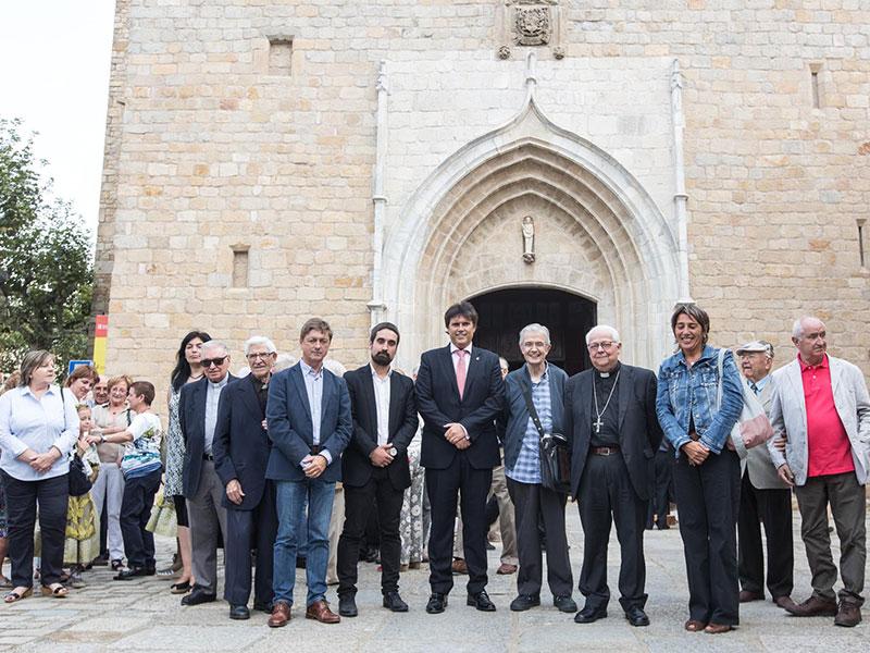 Foto : Inauguraci&oacute; i benedicci&oacute; de la restauraci&oacute; de la fa&ccedil;ana de l&rsquo;esgl&eacute;sia de San