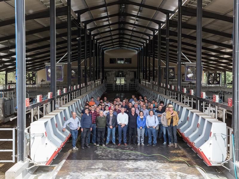 Foto : Ramaders del sector lleter de les comarques gironines visiten l&rsquo;estaci&oacute; de vacum de Monells