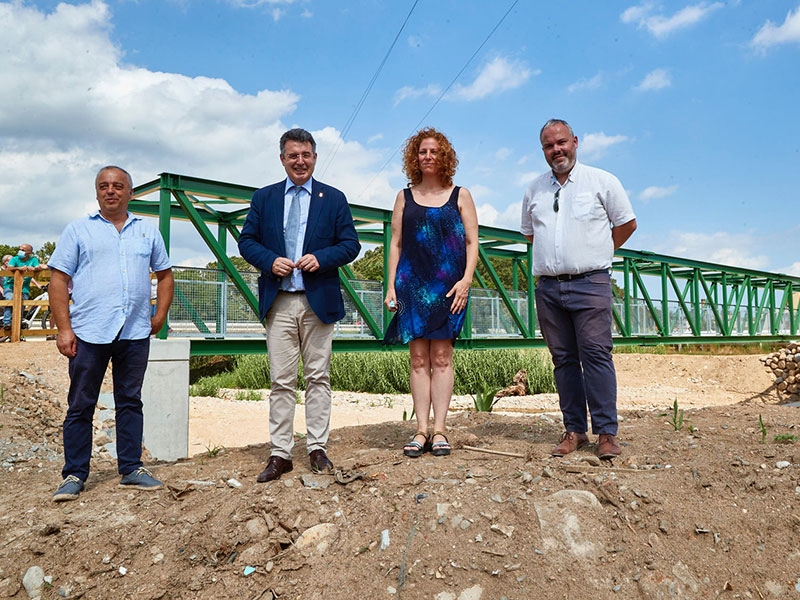 Foto : Finalitzen les obres al nou pont de la riera d'Osor, plataforma de la via verda