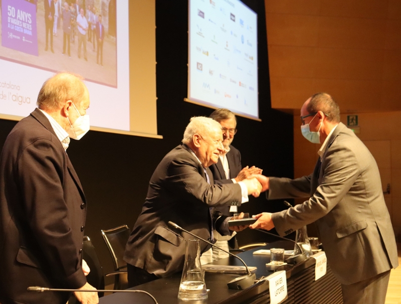 Foto 3: Guardó al Consorci d'Aigües Costa Brava Girona en els Premis de l'Aigua 2021 amb motiu dels cinquanta anys de l'ens</