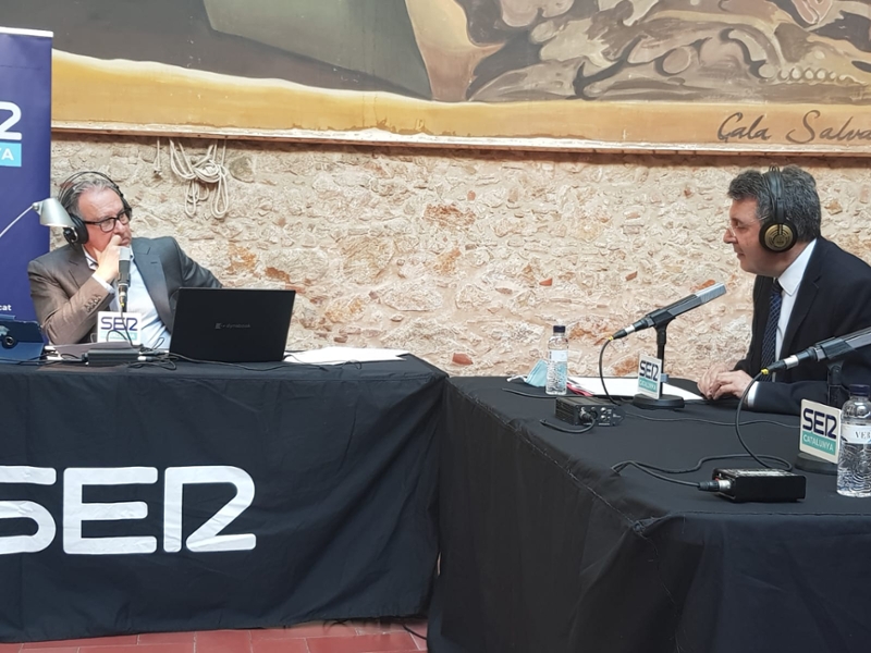 Foto 1: El president de la Diputació intervé en el programa especial de SER Catalunya des del Teatre-Museu Dalí
