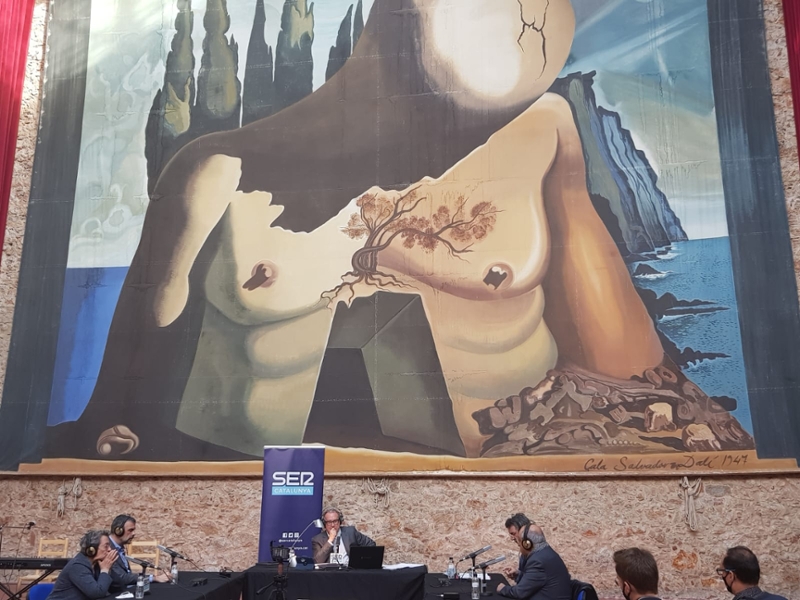 Foto 2: El president de la Diputació intervé en el programa especial de SER Catalunya des del Teatre-Museu Dalí
