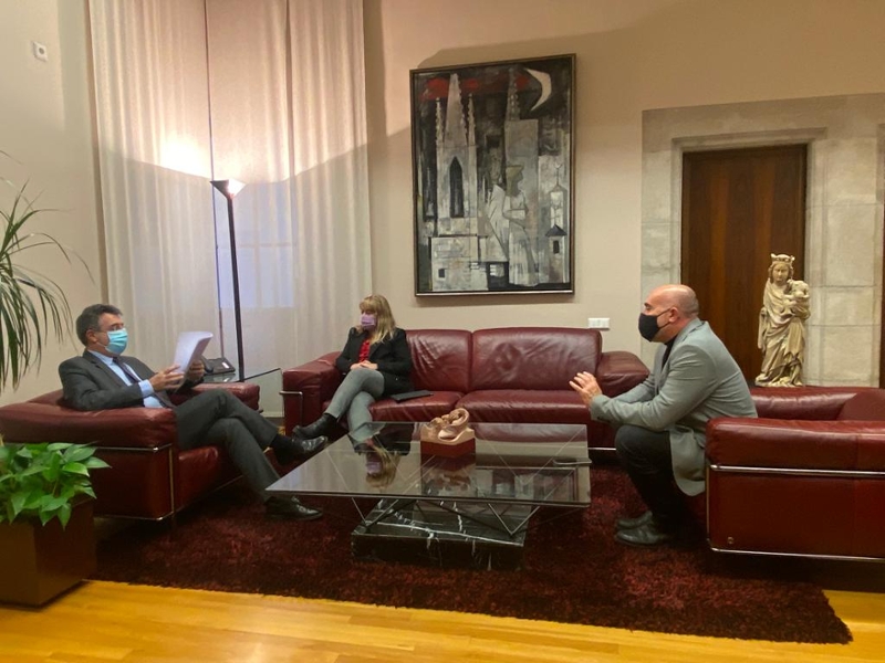 Foto : El president, Miquel Noguer, rep la consellera de Cultura, Natàlia Garriga, a la Diputació de Girona
