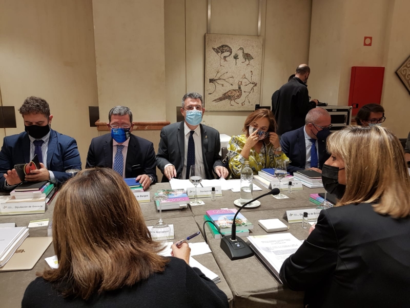 Foto : El president Miquel Noguer assisteix a la junta del patronat de la Fundación Democracia y Gobierno Local