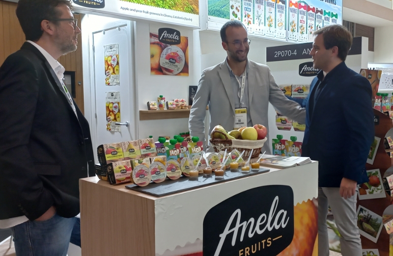 Foto 2: El diputat responsable del segell Girona Excel·lent, Jordi Camps, visita la fira agroalimentària SIAL de París
