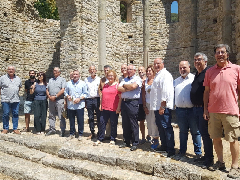 Foto 2: El president de la Diputació, Miquel Noguer, visita el monestir de Sant Llorenç de Sous amb motiu de la festivitat de