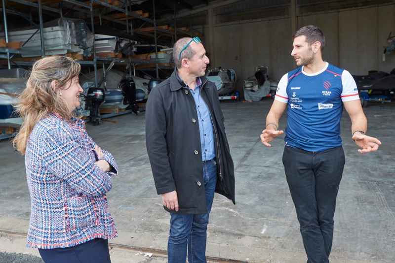 Foto 12: La vicepresidenta tercera, Maria Puig, visita les instal·lacions de la Fundació Vimar, i l'Ajuntament i l'Hospital de