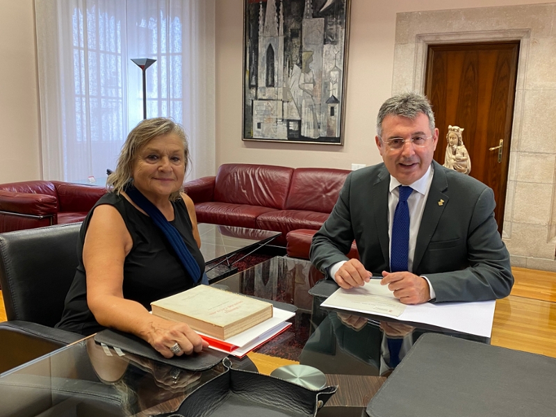 Foto : Trobada institucional entre el president de la Diputació, Miquel Noguer, i la presidenta de l'Institut d'Estudis Cata