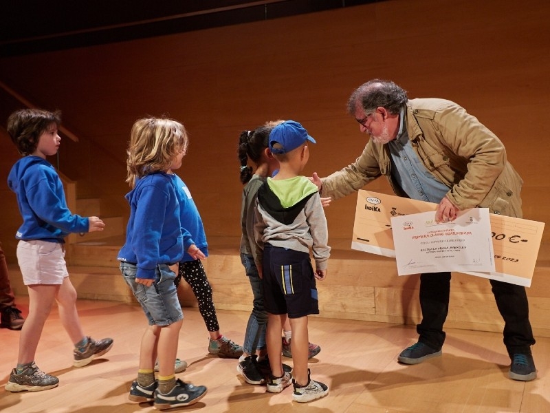 Foto 4: El concurs de dibuix i relats «Això pinta bé!» de la Diputació de Girona entrega els premis de la desena edició
