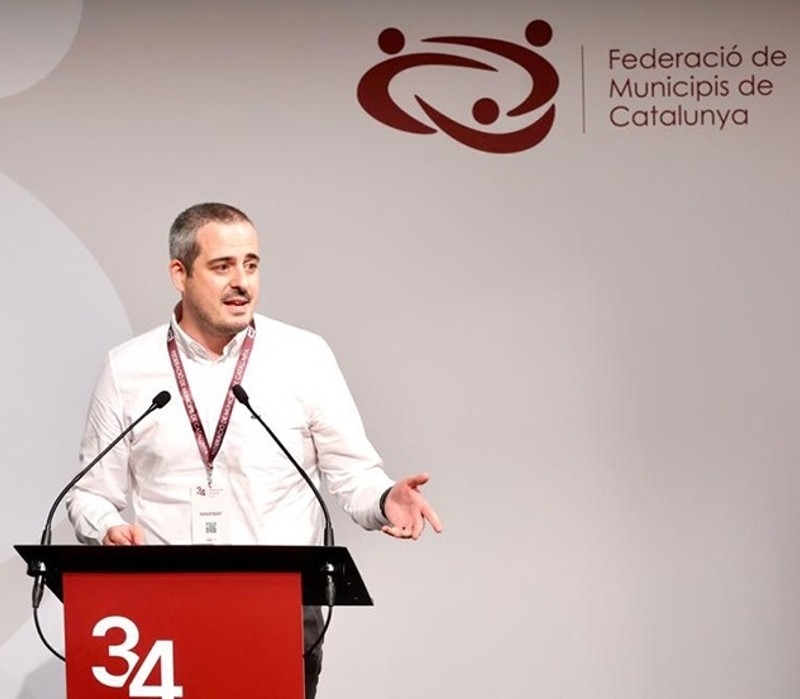 Foto 2 : La Federació de Municipis de Catalunya escull nou president amb la presència de la vicepresidenta M. Àngels Planas</p