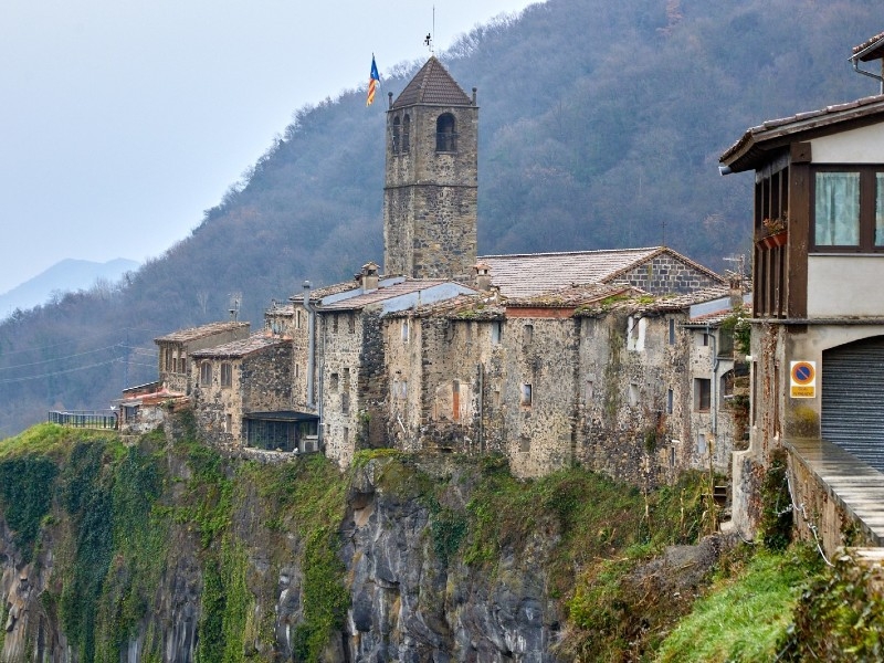 Foto 2: La Diputació de Girona impulsa un programa per planificar actuacions en matèria d'habitatge en els municipis petits</