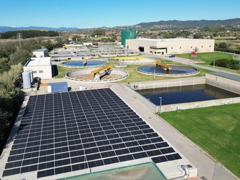 Foto : Instal·lada una planta solar fotovoltaica amb 253 plaques per a autoconsum a la depuradora de Blanes
