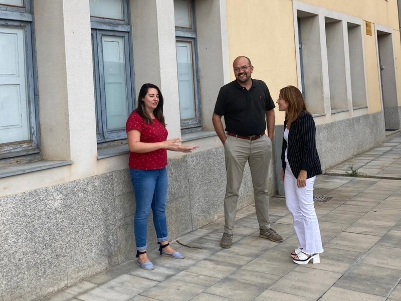 Foto 2: Trobada de la vicepresidenta M. Àngels Planas amb l'alcalde de Quart, Ferran Rodero, per tractar temes dels municipi<