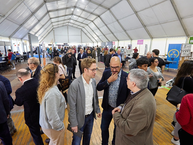 Foto 1: Èxit de participació en la tercera edició del Saló dels Oficis al castell de Sant Ferran de Figueres
