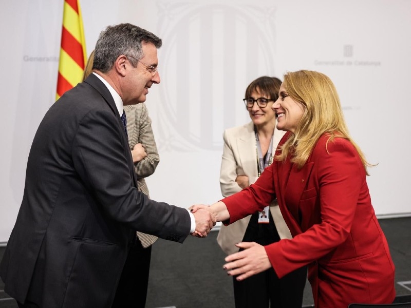 Foto : Renovació del conveni marc en matèria tributària per al període 2024-2028 amb la Generalitat