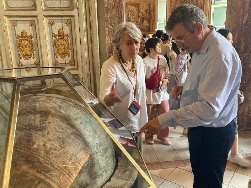 Foto : La Diputació acorda portar a Girona una exposició amb material provinent dels museus vaticans
