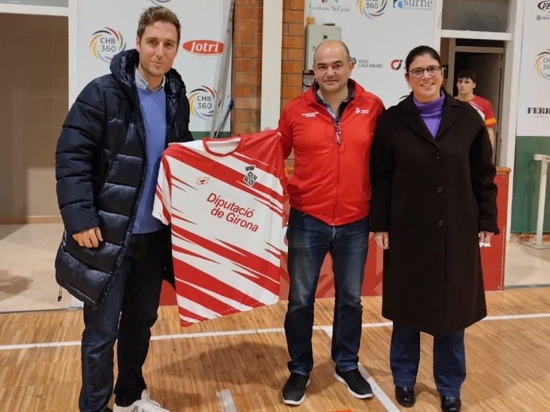 Foto : La Diputació participa en l'homenatge a Blai Ivars durant el Torneig Internacional de Nadal d'handbol de Bordils