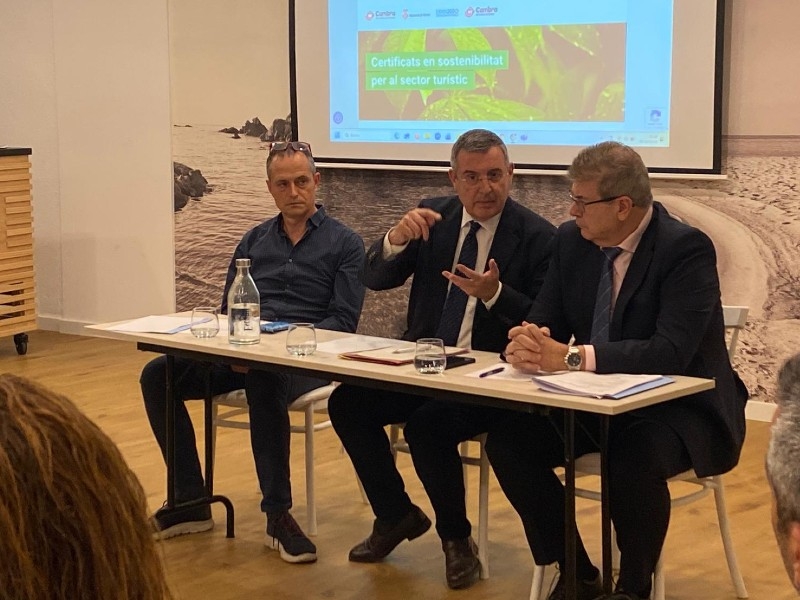 Foto 2: Trobada del president de la Diputació de Girona, Miquel Noguer, amb el Ple de la Cambra de Comerç de Palamós
