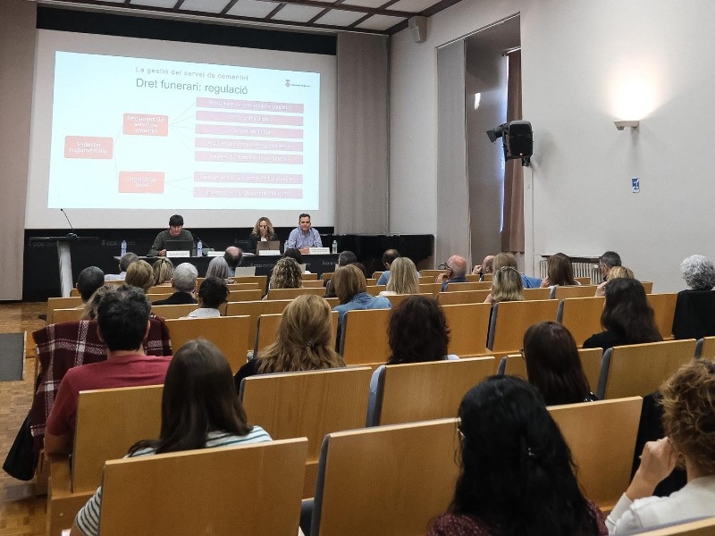 Foto 5: La Diputació de Girona organitza una jornada per aprofundir en la gestió dels cementiris en l'àmbit local